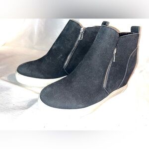 Women Black Ankle Platform Booties With Zippers. Size 9 Athlefit. Damages Pic